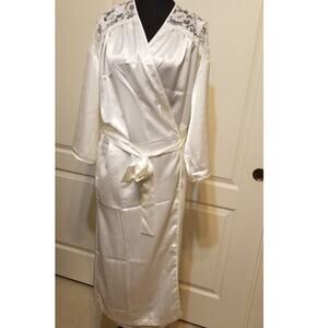 Vintage Cinema Exoile Ivory Robe with Lace at Shoulders Size Large, PO EUC